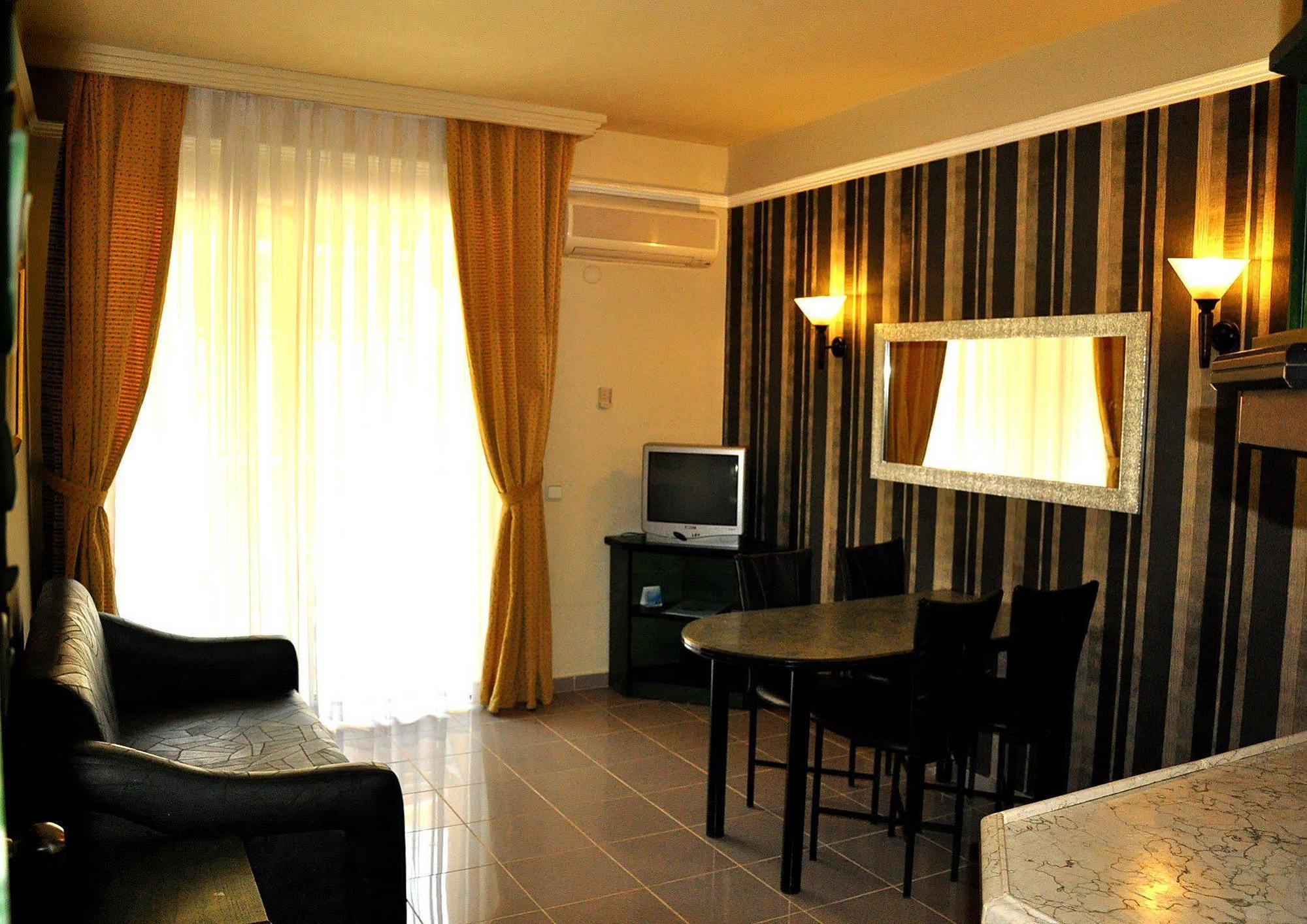 Hotel Club Alpina à Marmaris Extérieur photo